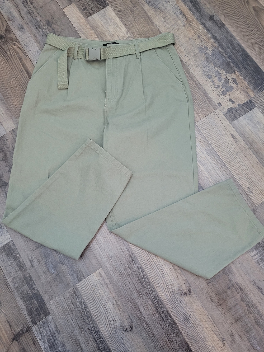 Forever 21 Kahaki Tan Green Size Large Baggy Pleated Trouser Pants